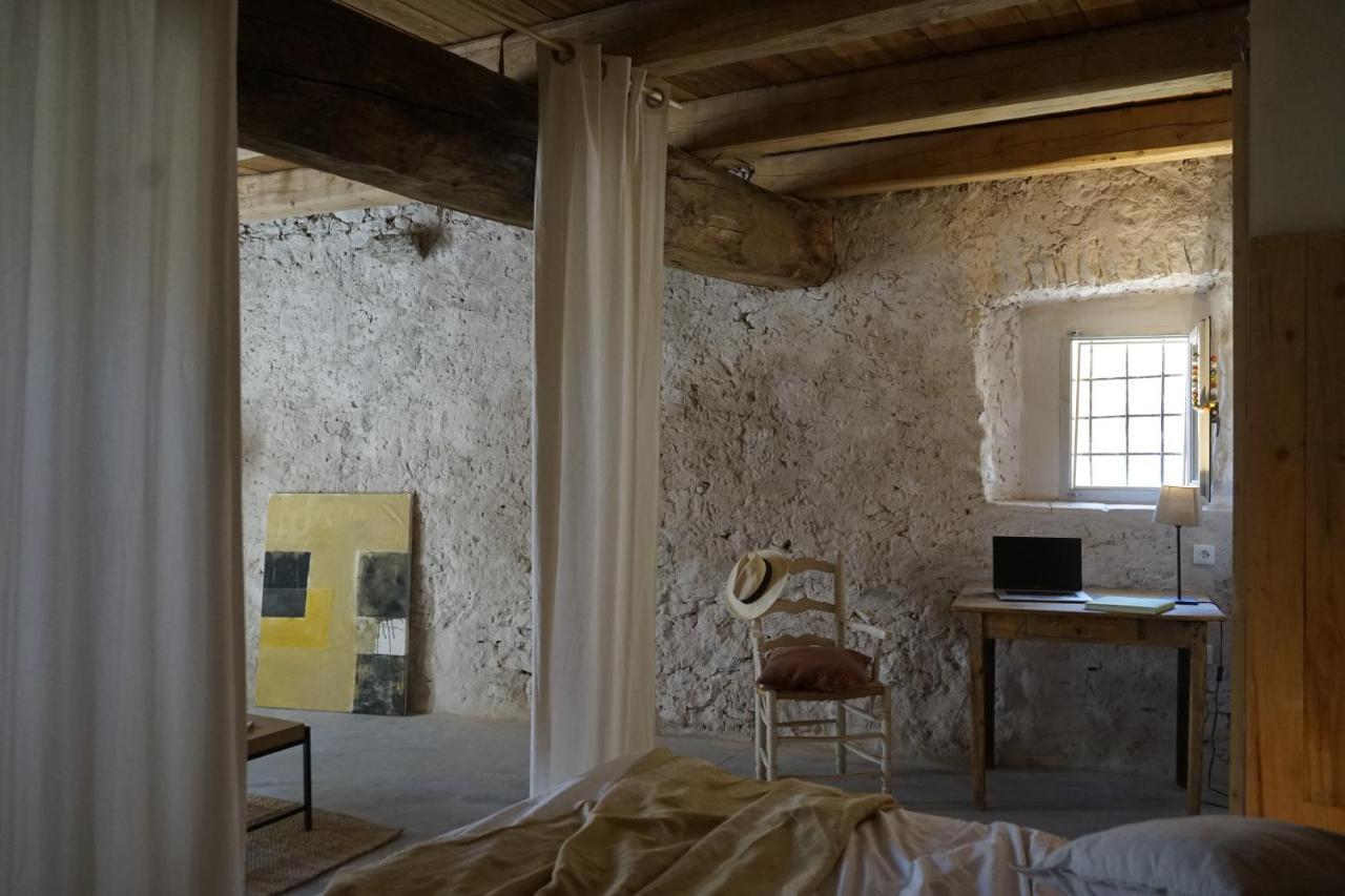 Sant Jordi Desvalls Can Tat, Loft In A Old Coach House מראה חיצוני תמונה