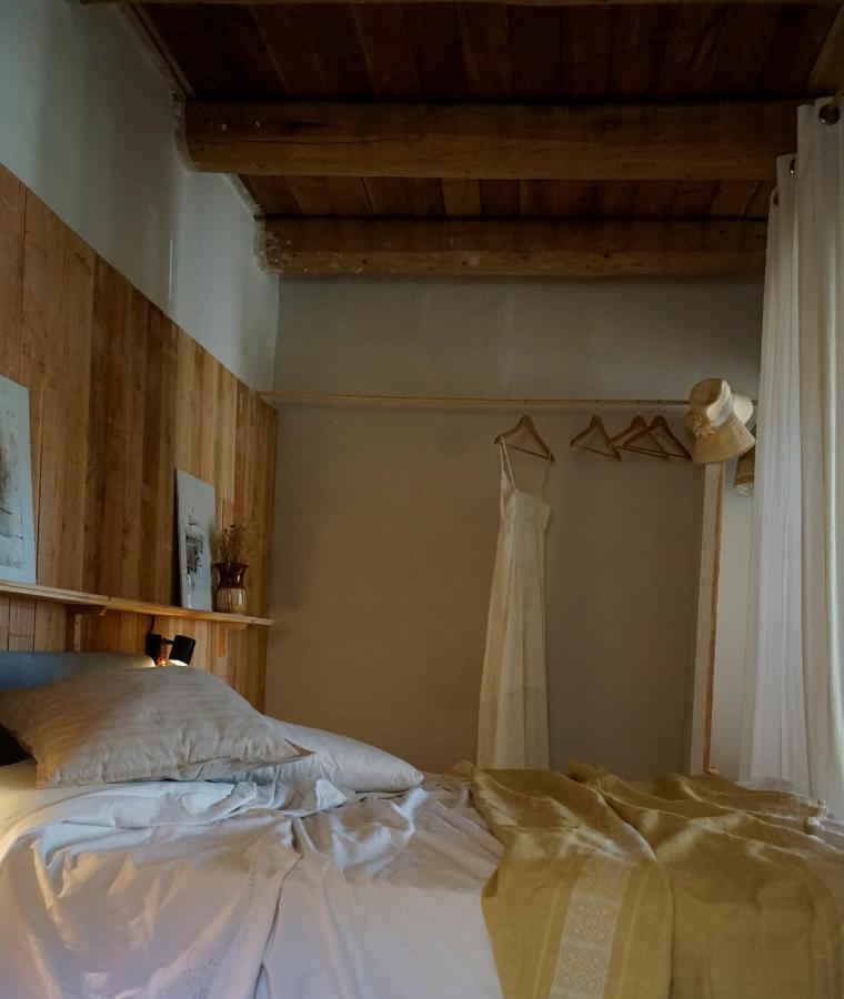 Sant Jordi Desvalls Can Tat, Loft In A Old Coach House מראה חיצוני תמונה