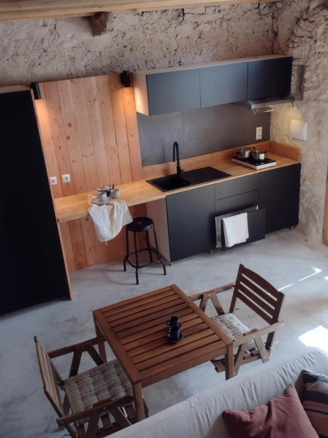 Sant Jordi Desvalls Can Tat, Loft In A Old Coach House מראה חיצוני תמונה