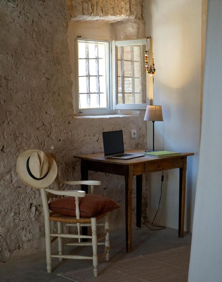 Sant Jordi Desvalls Can Tat, Loft In A Old Coach House מראה חיצוני תמונה