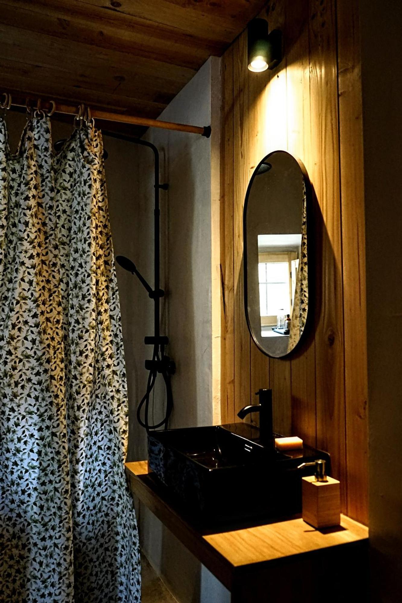 Sant Jordi Desvalls Can Tat, Loft In A Old Coach House מראה חיצוני תמונה